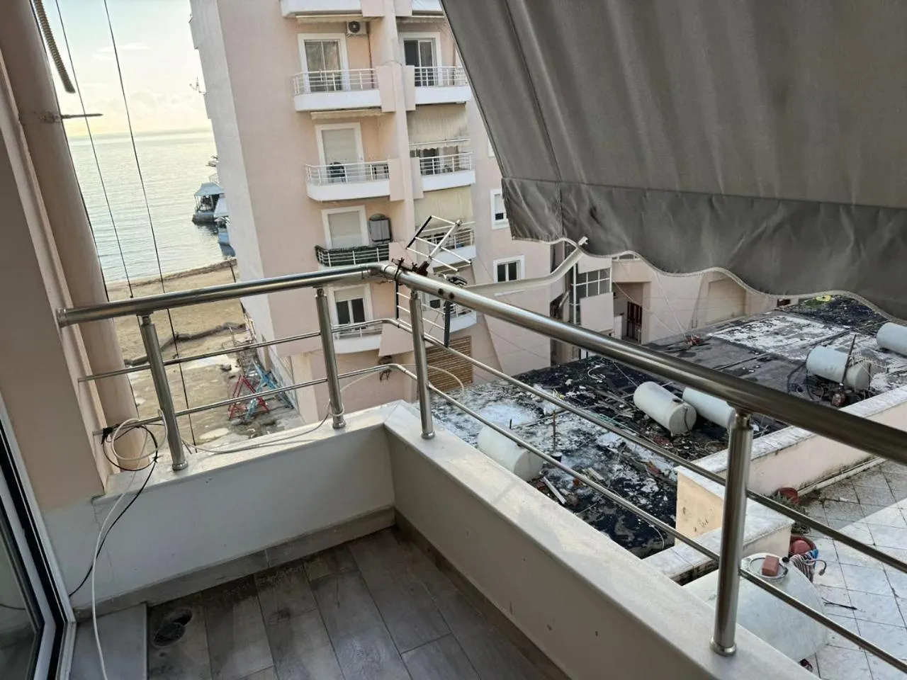 Aura Seaview Beachfront Durrës 0*,  Albania