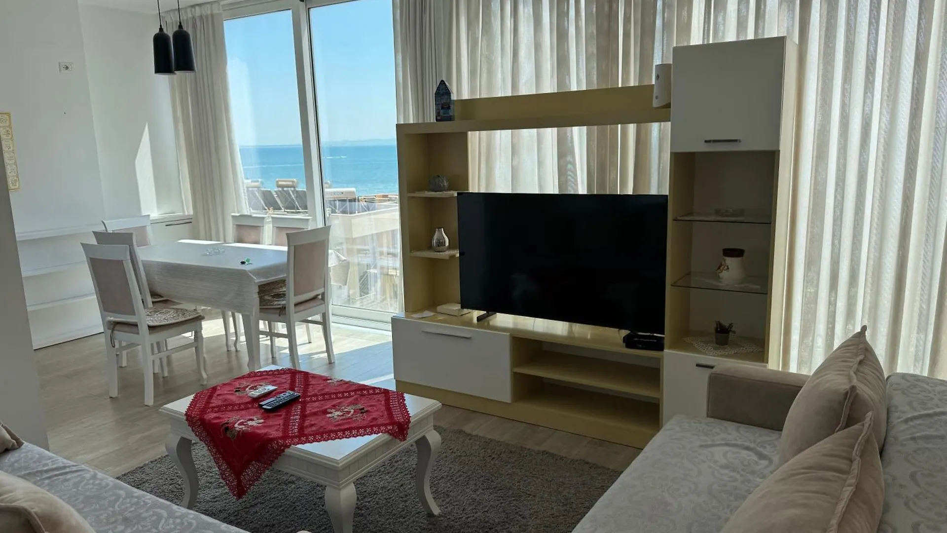 Aura Seaview Beachfront Durrës Apartament